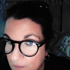 Meet your Posher, Suzanne